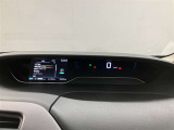 視認性に優れたメーターを採用しており、走行中でも車速や情報が分かりやすく表示されます。運転時の視線移動をむりのない範囲に抑え、快適で安心感のあるドライブをサポートします。