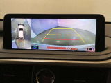 レクサスのお車はすべてバックモニターを標準装備。駐車時のご不安を解消する、パノラミックビューモニターも装備しています。