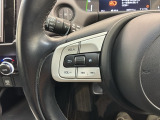 ステアリングにオーディオ操作スイッチが付いています。オーディオ画面に直接タッチしなくても操作が出来ますので、運転に集中できます。
