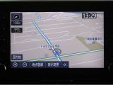 直感的に操作出来るナビゲーションを搭載。ルート案内が分かりやすく、運転中のストレスを軽減します。目的地までスムーズに導いてくれる、実用性の高い装備です。