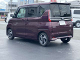 車線逸脱警報、車両が車線をはみ出す可能性がある場合に警報音と警告表示でドライバーに知らせてくれます。