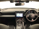 シンプルながら機能性あふれる運転席廻りです。視界性もよく、運転しやすいですよ。