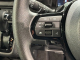 ステアリングにオーディオ操作スイッチが付いています。オーディオ画面に直接タッチしなくても操作が出来ますので、運転に集中できます。