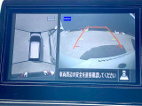 インテリジェント アラウンドビューモニター。クルマのまわりや目が届きにくいところも、大きい画面でしっかり確認できるので安心。