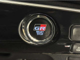 GR専用システムスタートボタンです。キーが車内にあれば、HVシステムの始動・停止はブレーキを踏んでスイッチを押すだけ!キーを取り出す手間を省き、ワンプッシュで簡単でスムーズです。