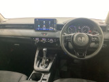 車内は光触媒抗菌消臭施工済です。スタイリッシュなデザインでスポーティなインパネ周りを演出します。グローブボックスやカップホルダーのほかにトレーなどたくさんの収納スペースが付いています。