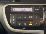【オートエアコン】一度お好みの温度に設定すれば、車内の温度を検知し風量や温度を自動で調整。暑い&hellip;寒い&hellip;と何度もスイッチ操作をする必要はありません。快適な車内空間には必須の機能ですね♪