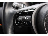 ハンドル左部分でオーディオ操作が可能。そのため、運転中でも目線をずらさずに安全運転♪また、メーターの表示切替もダイヤル式でお好みに合わせられます。