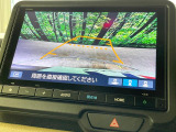 【バックカメラ】駐車時に後方がリアルタイム映像で確認できます。大型商業施設や立体駐車場での駐車時や、夜間のバック時に大活躍!運転スキルに関わらず、今や必須となった装備のひとつです!
