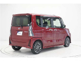 後続車から視認性の良いストップランプの配置で追突抑制になります。