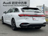 Audiのリヤディフューザーは、車両の後方での空気の流れを整え、乱流を減少させることで、走行安定性を向上させます。またスポーティで洗練された外観を提供し、全体のスタイルに一体感を持たせます。