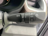 【オートライト】周りの明るさに応じて自動でヘッドライトの点灯・消灯ができる機能です!ライトの付け忘れ・消し忘れなどが無くなり、雨の日や夕方の走行も安心!トンネル通過時も便利ですね♪