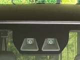 【スマートアシスト】走行中に前方の車両等を認識し、衝突しそうな時は警報とブレーキで衝突回避と被害軽減をアシスト。より安全にドライブをお楽しみいただけます。