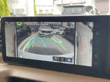 バックカメラの他にも前方左右のカメラを装備。狭い路地でかなり便利!