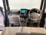 【前方視界】開放的な前方視界!運転がしやすく疲れにくいです♪窓が大きく、見通しがとっても良いおクルマですよ♪