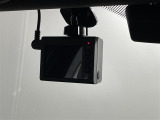 【ドライブレコーダー】映像・音声などの運転中の記録を残します。事故などを起こした起こされた時の証拠になりえますので、もしも時でも安心ですね。