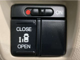 【パワースライドドア】助手席側がパワースライドドアになっており、運転席のスイッチやスマートキーでも開閉が可能です!開口部も広いので乗り降りも楽々♪