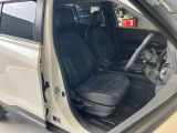 運転席まわりです。運転席からの視界が左右に広く隅々まではっきりと見渡せます!クルマの前端も把握しやすく安心して運転できます!