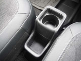 車内はドリンクホルダーや収納スペースも多く、使い勝手も良好です♪