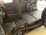 助手席からも荷物を載せられるダブル開口部!