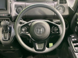 【ステアリングスイッチ】運転中、前方から目線をそらすことなく、オーディオ等の操作が可能な便利機能!安心&快適なドライブを演出してくれます♪
