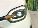 【LEDヘッドライト】悪天候や夜間走行時も良好な視界を確保し安心して運転できる高輝度LEDヘッドライトを装備!点灯速度が早く、消費電力も抑えられています。