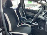 運転席・助手席は、ゆったりと座れるサイズで、長時間の運転でも快適です。