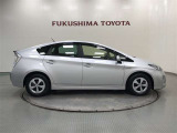 【まるごとクリーニング】シートを取り外し、車内を徹底洗浄。隅々まで丁寧に仕上げています。