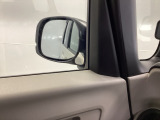 【サイドアンダーミラー】助手席側ドアミラーの下部についております。停車時・発進時などに車両左側の死角になった部分を確認するときに役立ちます。