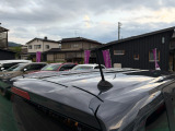 目立つキズ凹み等はありませんが、中古車という商品の特性ルーフには子キズや塗装しみがあります