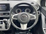 インテリアに合わせたデザインのステアリングは、運転される方のことも考え、運転しやすい形状、大きさです。是非一度、実際に触ってお確かめください。