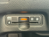 有料道路をキャッシュレスで通行できるETC車載器付きです。運転席足元に設置されています。ETCセットアップ費用は含まれておりません。別途必要となります。