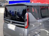 外から車内が見えにくいプライバシーガラスです