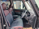 運転席側から観たフロントシートのイメージです。