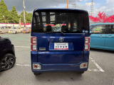 バックカメラが付いているので後方確認が非常にしやすいです。今や運転初心者も熟練者も必須装備!ついていて損はないですね♪
