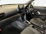 運転席周りのレイアウトをご覧ください。ナビゲーションが綺麗に装着されすっきり収まってますね!