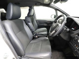ゆったり室内で運転もしやすいです♪使い勝手の良い配置も考えられています!!