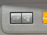 【パワーバックドア】スマートキーや運転席のボタンを押すだけでリアゲートが自動で開閉します!荷物を持っている時や、高い位置にあるバックドアを閉める際に便利な機能です♪