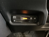 ハンドルの左下にETCがついています。高速道路の料金所の通過も楽々です。 カードの取り出しもしやすい場所についています。