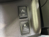 【エマージェンシーブレーキ】走行中に前方の車両等を認識し、衝突しそうな時は警報とブレーキで衝突回避と被害軽減をアシスト。より安全にドライブをお楽しみいただけます。