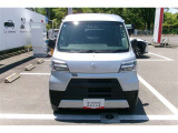 正面からの写真です。全高も高く、室内も広く使用できるお車です。