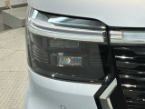 LEDヘッドライトは、点灯の瞬間から最大光量を発揮し、突然暗くなるトンネルなどでの安定感を高めます。