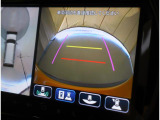前後左右4つのカメラを合成して上から見ているような感覚で駐車を行っていただけます♪ 切り替えスイッチであらゆるカメラモードに切り替えが可能です!