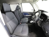ゆったり室内で運転もしやすいです♪使い勝手の良い配置も考えられています!!