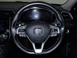 ハンドル左側にはオーディオ操作が出来るオーディオリモートコントロールスイッチ、右側にはHonda SENSINGとオートクルーズコントロールのスイッチを装備!