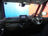 フロントガラスが広く視界が広々としているので、運転がとてもし易いです!