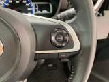前方の車との車間を設定し、スピードを上げたり緩めたりを自動で行ってくれる追尾式の「レーダークルーズ」。上級装備の一つです!高級車にしかつかない嬉しい機能です。