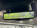 【デジタルインナーミラー】後席の大きな荷物や同乗者で後方が確認しづらい時でも安心!カメラが撮影した車両後方の映像をルームミラー内に表示。クリアな視界で状況の確認が可能です!