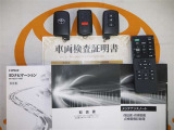 スマートキー&エンジンスターター&後席モニター用リモコン付。取扱説明書とメンテナンスノートもあります☆品質評価シート付いてます!トヨタ認定中古車ライト!!
