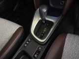 電動パーキングブレーキ・ブレーキホールドを装備してます。ホールド機能は信号待ちが多い一般道で疲労軽減になり、大好評です!